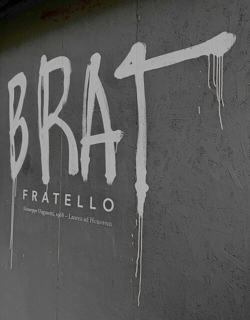 PROROGATA FINO A DOMENICA 22 GIUGNO AL CASTELLO DI SAN GIUSTO “BRAT-FRATELLO” DI DAVIDE COMELLI ISPIRATA AL DISCORSO DI LAUREA DI GIUSEPPE UNGARETTI