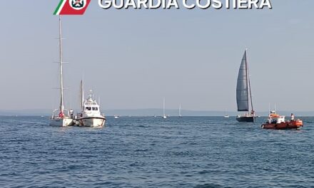 BARCA A VELA RISCHIA DI AFFONDARE, TRE DIPORTISTI SOCCORSI DALLA GUARDIA COSTIERA AL LARGO DI DUINO