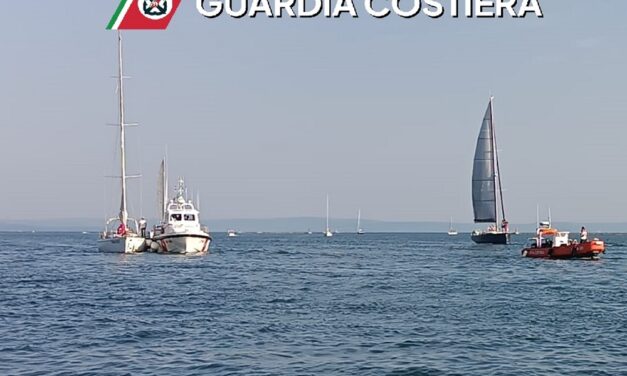BARCA A VELA RISCHIA DI AFFONDARE, TRE DIPORTISTI SOCCORSI DALLA GUARDIA COSTIERA AL LARGO DI DUINO