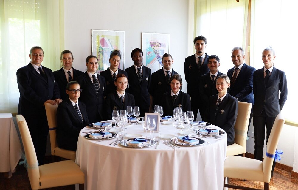 ISTITUZIONI, ASSOCIAZIONI E PROFESSIONISTI DEL SETTORE HANNO FESTEGGIATO I 26 DIPLOMATI CUOCHI E TECNICI SALA ALLO IAL DI AVIANO