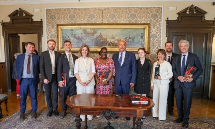 IL SINDACO ROBERTO DIPIAZZA HA RICEVUTO IN MUNICIPIO UNA DELEGAZIONE PARLAMENTARE BRITANNICA, FACENTE PARTE DELLA COMMISSIONE SALUTE E ASSISTENZA SOCIALE