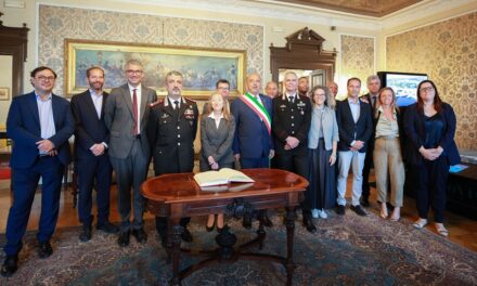 IL SINDACO, ROBERTO DIPIAZZA HA CONFERITO LA CITTADINANZA ONORARIA ALL’ARMA DEI CARABINIERI NEL CORSO DI UNA CERIMONIA OSPITATA NELLA SALA DEL CONSIGLIO