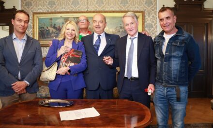IL SINDACO ROBERTO DIPIAZZA HA CONFERITO IL SIGILLO BRONZEO AD ATTILIO TESSER