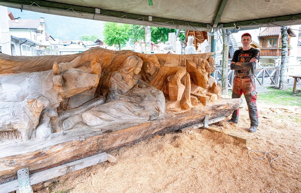 Una Natività realizzata dall’argentino Tomas Jonatan Franzoi è la quarta opera realizzata a Sutrio questa primavera dagli scultori ospiti della Residenza Artistica