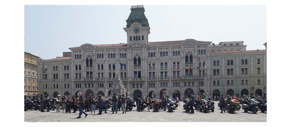 RADUNO HARLEY DAVIDSON IN CROAZIA: DECINE DI MOTO SOSTANO IN PIAZZA UNITA’ A TRIESTE