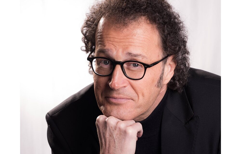 Sabato 21 giugno al Magazzino 26 Andro Merkù, noto speaker di Radio Monte Carlo e poliedrico artista, interpreta la mostra OPEN