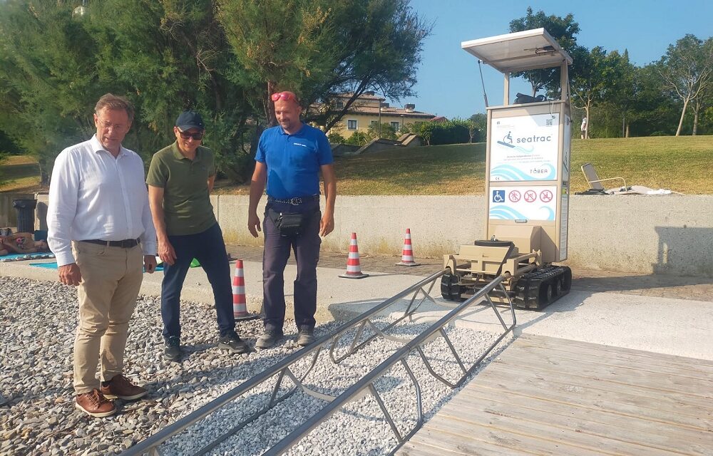 Muggia: primo test per la struttura utile all’accesso al mare per disabili
