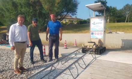 Muggia: primo test per la struttura utile all’accesso al mare per disabili