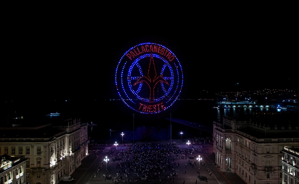 PALLACANESTRO TRIESTE ACCENDE PIAZZA UNITÀ