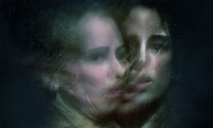 ALLA SALA LEONOR FINI IN PORTO VECCHIO – PORTO VIVO LA MOSTRA INTERNAZIONALE D’ARTE CONTEMPORANEA “L’ARTE COME PASSERELLA TRA MONDI CHE COSTRUISCONO PACE”