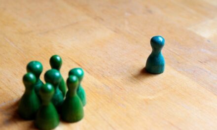 PRIDE MONTH, ALLARME DISCRIMINAZIONI IN AZIENDA: 3 TALENTI LGBTQIA+ SU 10 TEMONO ANCORA DI FARE “COMING OUT” E ABBANDONANO IL POSTO DI LAVORO