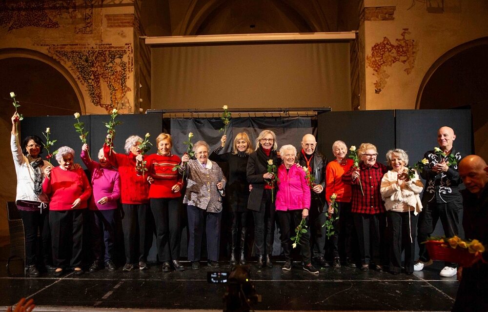 LA COMPAGNIA “LA VARIE… ETÈ” PROPONE “LA VITA È BELLA”, NUOVO SPETTACOLO MUSICALE PRIMA DELLA CHIUSURA ESTIVA DEI LABORATORI DELLA SOMSI PORDENONE DEDICATI ALLE “RAGAZZE DEL PRIMO NOVECENTO”