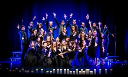 Voci senza confini: i Freevoices e Moni Ovadia insieme sul palco del Teatro Nuovo Giovanni da Udine