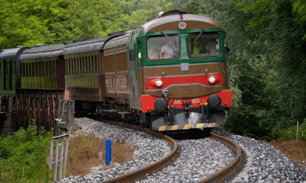 IL BELCANTO SALE SUI TRENI STORICI PER “IL VIAGGIO A REIMS” DI ROSSINI ALLA TRANSALPINA