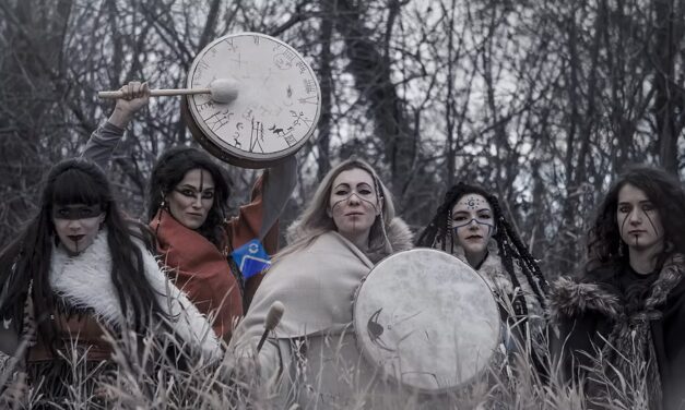 L’energia e i ritmi tribali del Fabula insieme alle melodie delle Uttern dal Friuli per un giovedì trascinante al Triskell