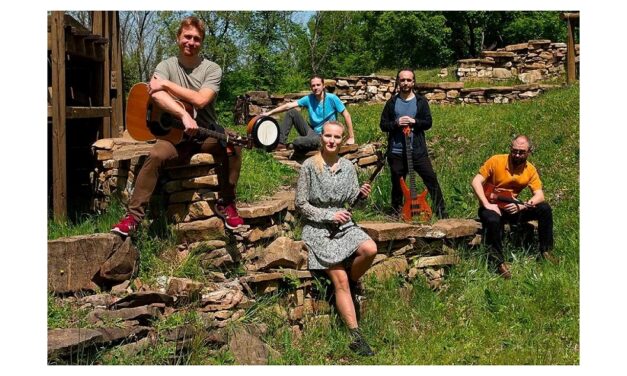 L’Irish music dei Wooden Legs e le coreografie dei Deloraine nella domenica Triskell