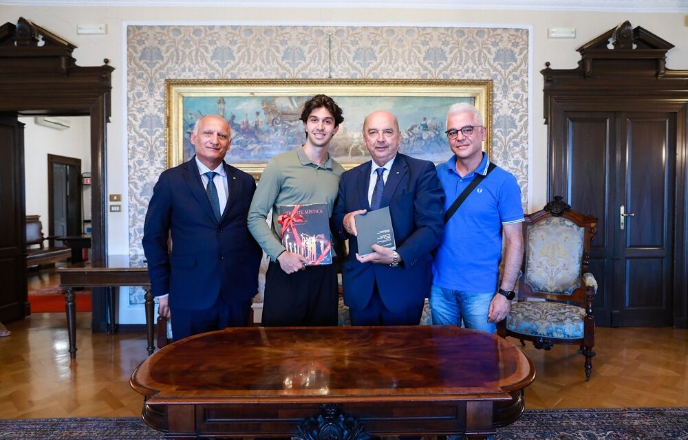 IL SINDACO HA RICEVUTO MARCO ANGOTTI, GIOVANE TRIESTINO LAUREATOSI A FIRENZE CON UNA TESI SU “TRIESTE E FVG, IDENTITÀ, TERRITORIO E DESIGN”