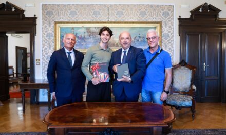 IL SINDACO HA RICEVUTO MARCO ANGOTTI, GIOVANE TRIESTINO LAUREATOSI A FIRENZE CON UNA TESI SU “TRIESTE E FVG, IDENTITÀ, TERRITORIO E DESIGN”