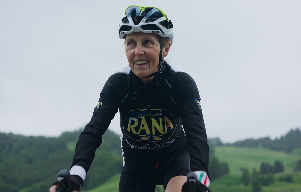 INDOMITA COME MARIA CANINS: IL DOCUFILM FIRMATO RANA SULLA LEGGENDA DEL CICLISMO, ICONA DELLO SPORT E DELLA STORIA ITALIANA, GUIDATA DELL’INSAZIABILE GUSTO DI SUPERARSI