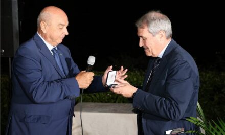 PADRICIANO, IL SINDACO ROBERTO DIPIAZZA HA CONFERITO LA MEDAGLIA BRONZEA AL GOLF CLUB TRIESTE PER I SUOI 70 ANNI