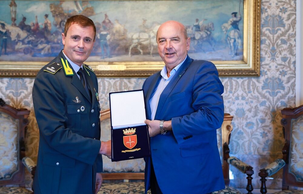 IL SINDACO ROBERTO DIPIAZZA HA RICEVUTO IN MUNICIPIO IL GENERALE STEFANO COMMENTUCCI, NUOVO COMANDANTE PROVINCIALE DELLA GUARDIA DI FINANZA