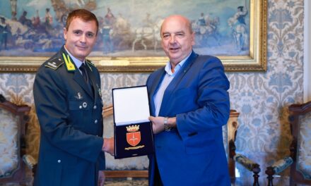 IL SINDACO ROBERTO DIPIAZZA HA RICEVUTO IN MUNICIPIO IL GENERALE STEFANO COMMENTUCCI, NUOVO COMANDANTE PROVINCIALE DELLA GUARDIA DI FINANZA