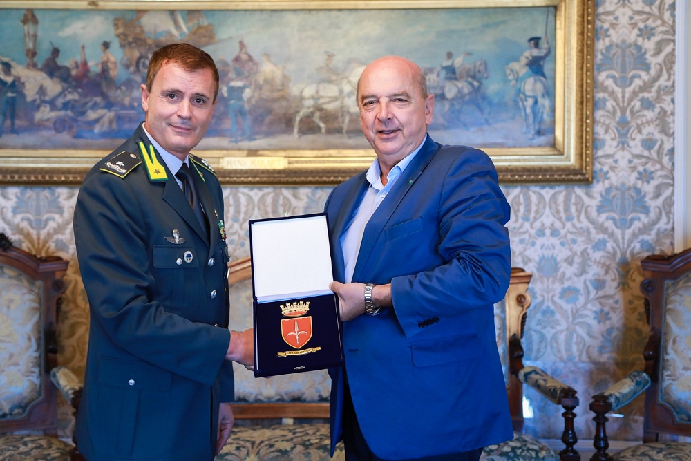 IL SINDACO ROBERTO DIPIAZZA HA RICEVUTO IN MUNICIPIO IL GENERALE STEFANO COMMENTUCCI, NUOVO COMANDANTE PROVINCIALE DELLA GUARDIA DI FINANZA