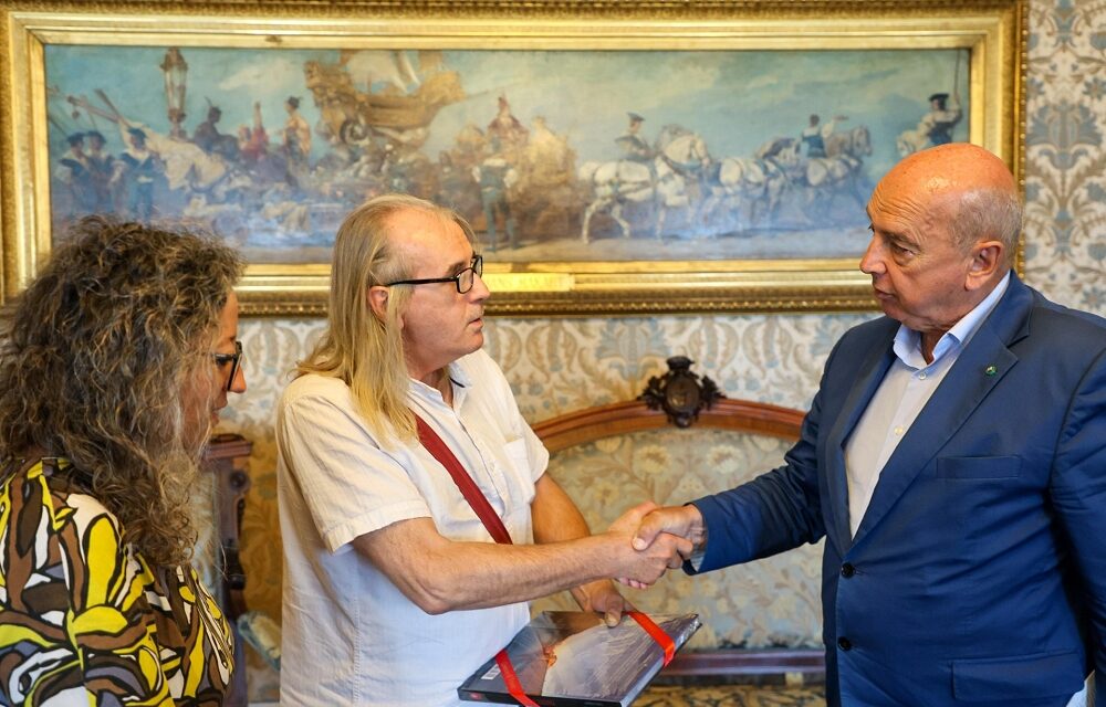 NEL SALOTTO AZZURRO DEL MUNICIPIO IL SINDACO HA RICEVUTO TOMMASO BIANCHI, UNO DEGLI AUTORI DEL VOLUME REALIZZATO IN OCCASIONE DEL 50° ANNIVERSARIO DEL GRUPPO ECUMENICO TRIESTINO