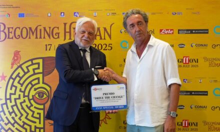 GIFFONI FILM FESTIVAL: IL REGISTA PAOLO SORRENTINO CONSEGNA AD ANAS IL PREMIO “DRIVE THE CHANGE”
