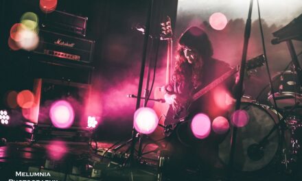 GIOVEDÌ 3 LUGLIO ALLE ORE 19 NELLA SALA NATHAN IN PORTO VECCHIO – PORTO VIVO APPUNTAMENTO CON LA MUSICISTA E PERFORMER KARITI, NELL’AMBITO DELLA MOSTRA “MONDI ASTRALI” DI CARMELO TROVATO