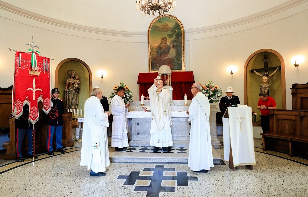 NELLA CAPPELLA STORICA DEL CIMITERO DI SANT’ANNA, ALLA PRESENZA DEL SINDACO, CELEBRATA LA SANTA MESSA PER I “200 ANNI DEL CIMITERO MONUMENTALE DI SANT’ANNA”