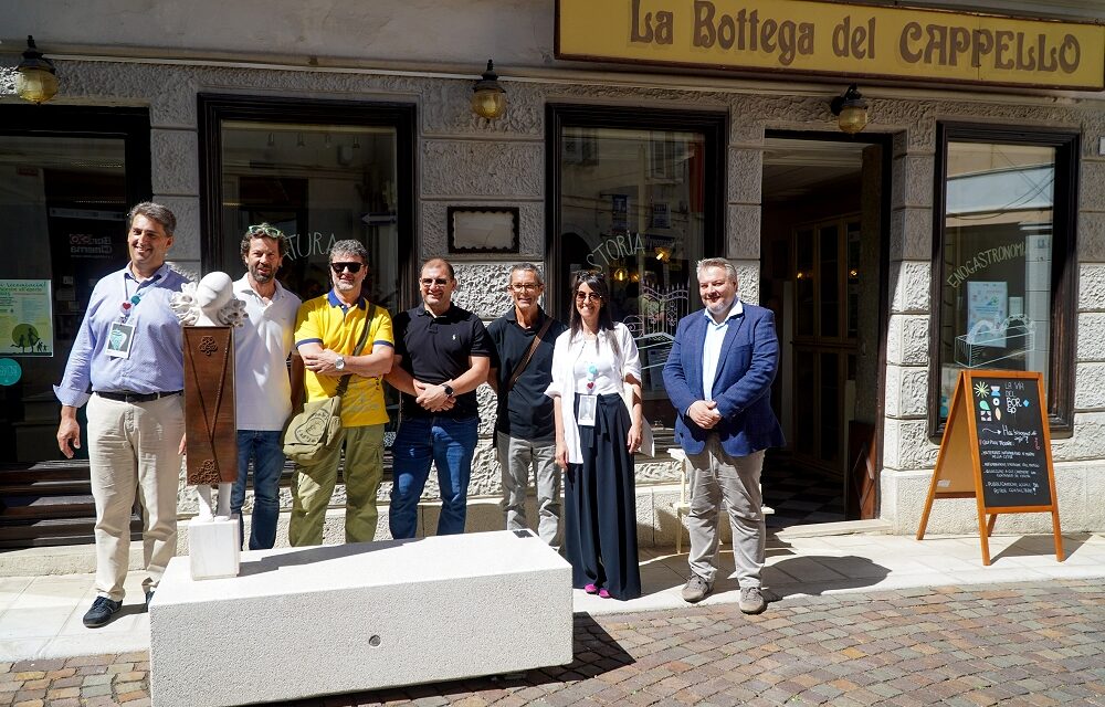 LA VIA DEL BORGO: SVELATE LE PANCHINE NARRANTI DI CONFCOMMERCIO GORIZIA NEL CUORE DELLA CITTÀ
