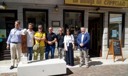 LA VIA DEL BORGO: SVELATE LE PANCHINE NARRANTI DI CONFCOMMERCIO GORIZIA NEL CUORE DELLA CITTÀ
