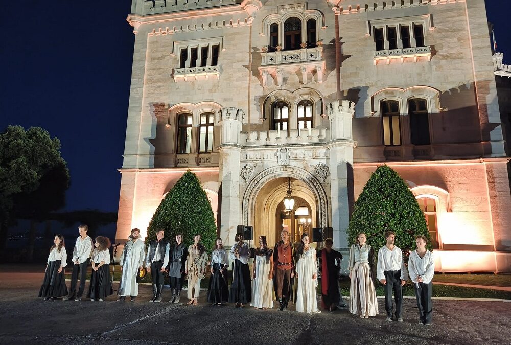 “Notturno Shakespeariano” al Castello di Miramare: quando la poesia del Bardo incontra la magia del mare