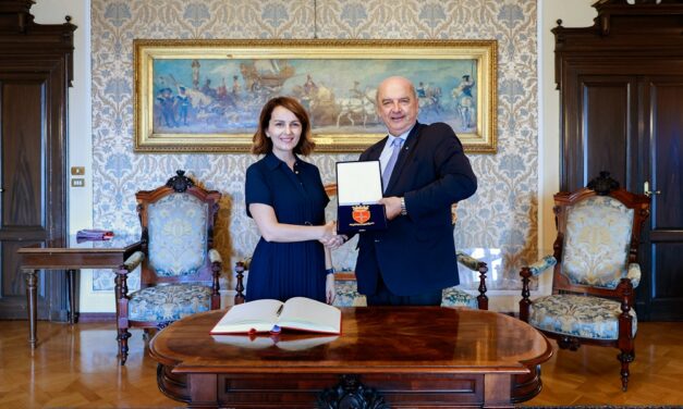 L’AMBASCIATRICE DEL KOSOVO IN ITALIA, NITA SHALA, È STATA RICEVUTA IN MUNICIPIO DAL SINDACO ROBERTO DIPIAZZA