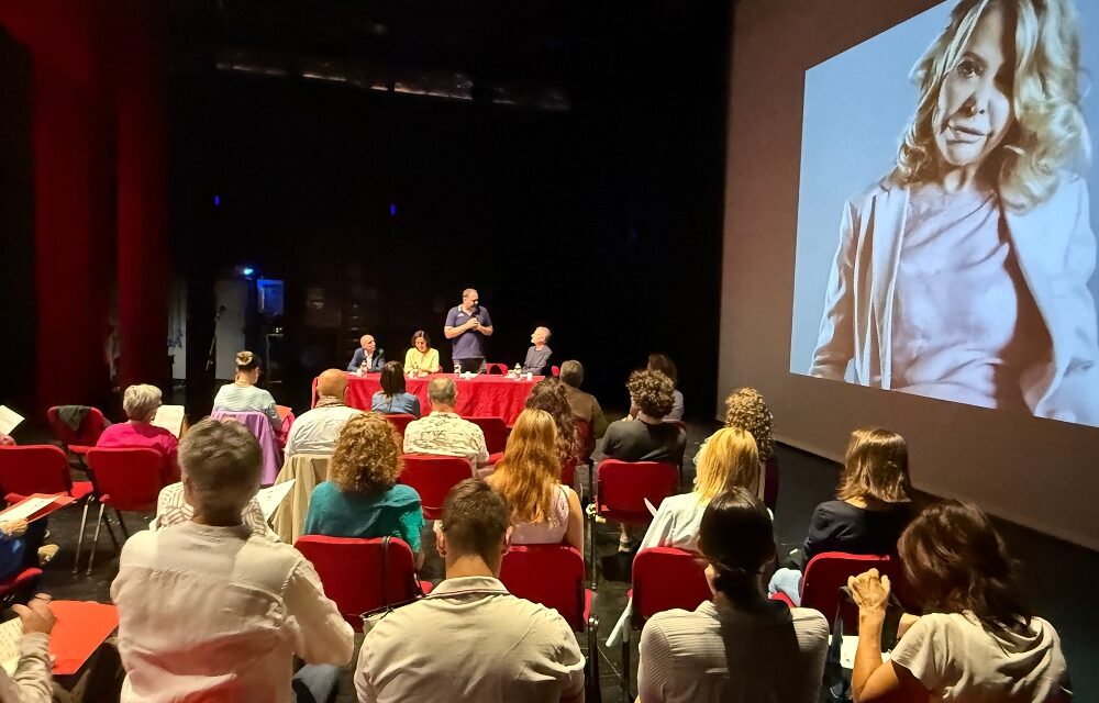 TEATRO COMUNALE DI CORMONS: la nuova stagione artistica è il teatro che torna all’essenza e al rapporto col pubblico