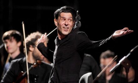 TRIESTE ESTATE 2025: IN PIAZZA VERDI L’OMAGGIO A EZIO BOSSO DEL TEATRO VERDI DI TRIESTE