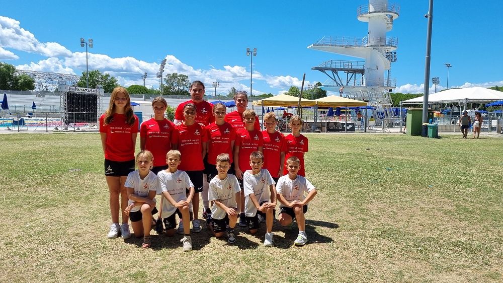 TUFFI: A RICCIONE LA SQUADRA ESORDIENTI DELLA TRIESTINA NUOTO FA INCETTA DI TITOLI ITALIANI E VITTORIE DI PRESTIGIO