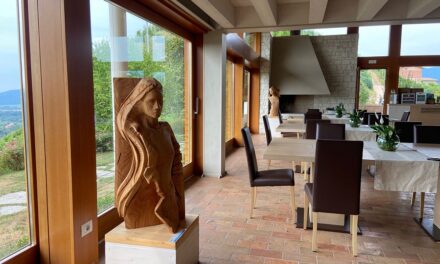 Il progetto Terra d’Arte porta da Col Vetoraz le sculture lignee di Arianna Gasperina