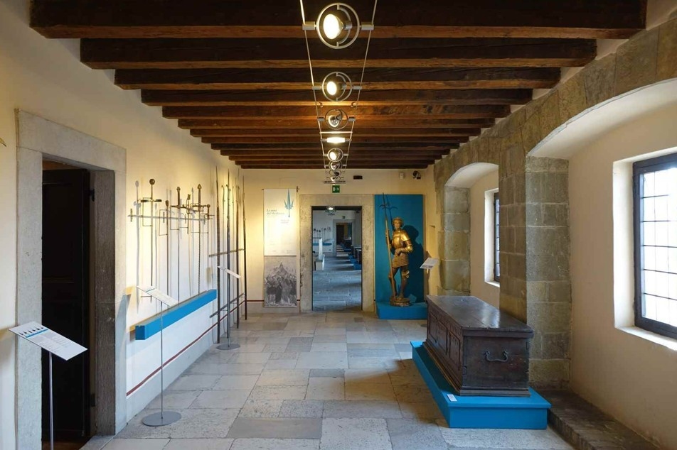 VENERDÌ 8 AGOSTO ALLE ORE 19 VISITA GUIDATA SERALE GRATUITA ALL’ARMERIA DEL CASTELLO DI SAN GIUSTO