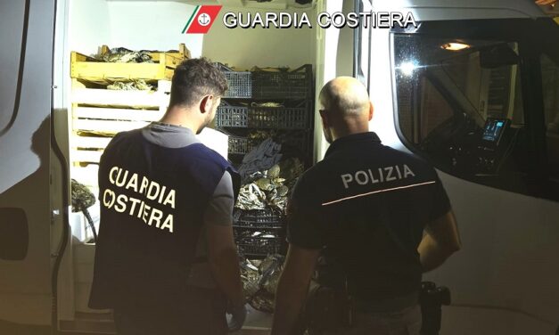 GRANCHI BLU NASCOSTI IN UN DOPPIO FONDO: MAXI SEQUESTRO SULL’AUTOSTRADA