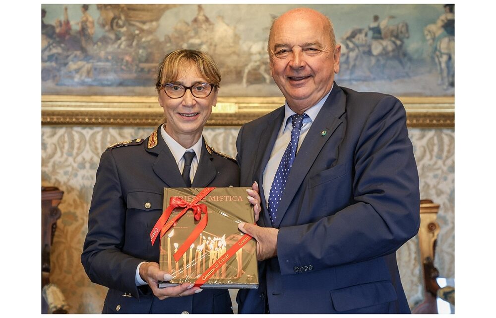IN MUNICIPIO IL SINDACO HA RICEVUTO ANTONELLA CARGNELUTTI, DIRETTRICE DELLA SCUOLA ALLIEVI AGENTI DELLA POLIZIA DI STATO DI TRIESTE, IN VISITA DI CONGEDO PER QUIESCENZA
