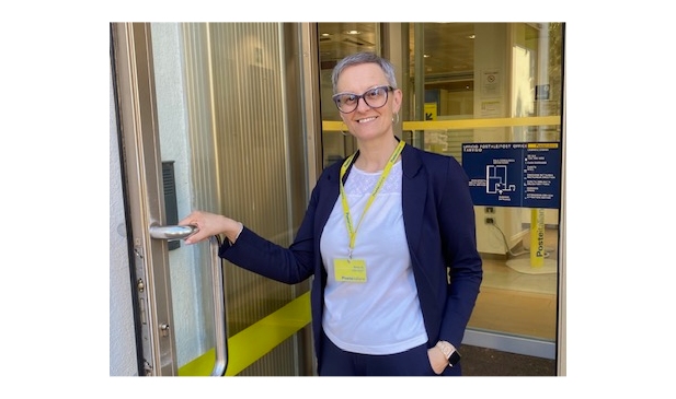 POSTE ITALIANE: ERICA GALLINA LA DIRETTRICE DELL’UFFICIO POSTALE DI TARVISIO TRA TURISTI, NATURA E PAESAGGI MOZZAFIATO