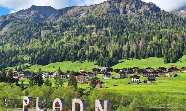 POSTE ITALIANE: A SAPPADA LA DIRETTRICE DELL’UFFICIO POSTALE CON LA PASSIONE PER LA CORSA E LO SNOWBOARD