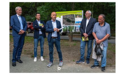 “10MILA PASSI DI SALUTE”: INAUGURATO PRESSO IL GIARDINO DI GUARDIELLA (ROTONDA DEL BOSCHETTO) CON LO SCOPRIMENTO DEL CARTELLONE DEL PROGETTO FVG IN MOVIMENTO, ALLA PRESENZA DEGLI ASSESSORI BABUDER E TOGNOLLI, IL “PERCORSO NEL BOSCO DEL FARNETO”