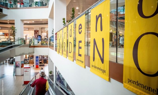 IL CENTRO MEDUNA SI COLORA DI PORDENONELEGGE CON LE LETTERE E LE IMMAGINI DEI PRIMI 25 ANNI DEL FESTIVAL