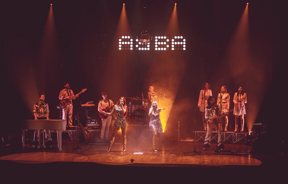 A OSOPPO LA TRAVOLGENTE ENERGIA DEGLI ABBA E IL VIA, PER LA PRIMA VOLTA IN REGIONE, ALLE “COCCOLE A TEATRO”