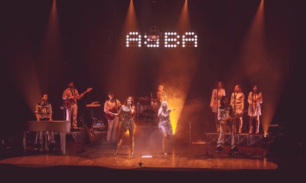 A OSOPPO LA TRAVOLGENTE ENERGIA DEGLI ABBA E IL VIA, PER LA PRIMA VOLTA IN REGIONE, ALLE “COCCOLE A TEATRO”
