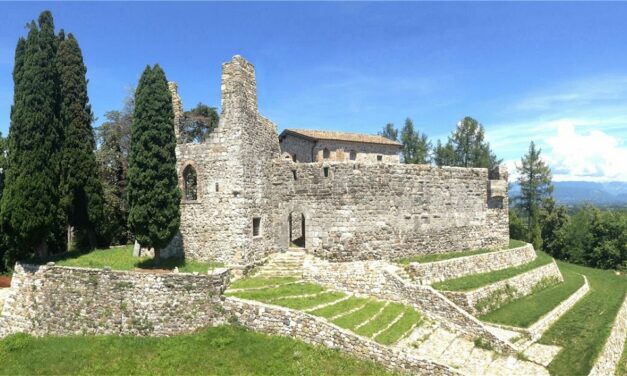 Andar per Ville & Castelli fra natura e cultura: tour alla scoperta del Castello di Brazzà a Moruzzo e della Casaforte Zorutti a Dolegna del Collio