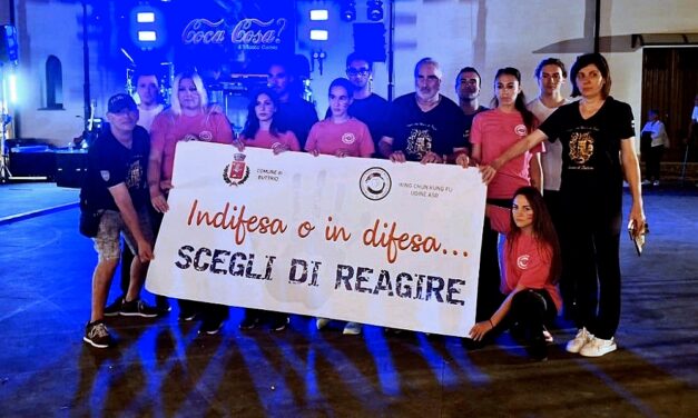 Buttrio: un flashmob alla Sagre di Camino per dire basta alla violenza sulle donne
